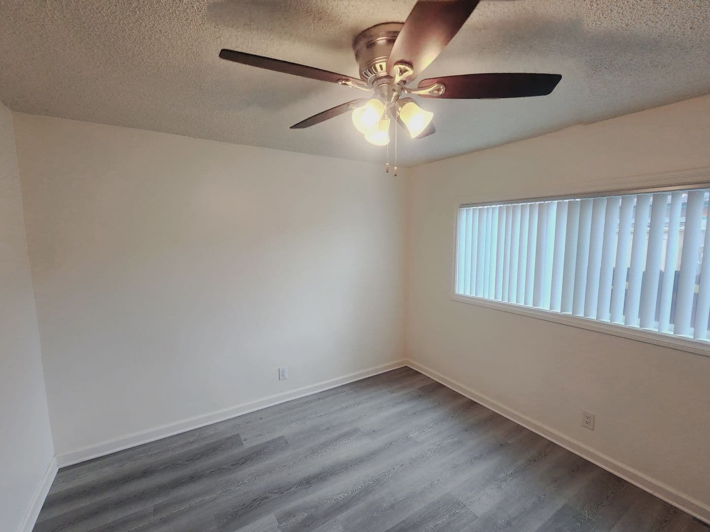 Hawthorne Apartment: 4942-4948 W. 118th Street