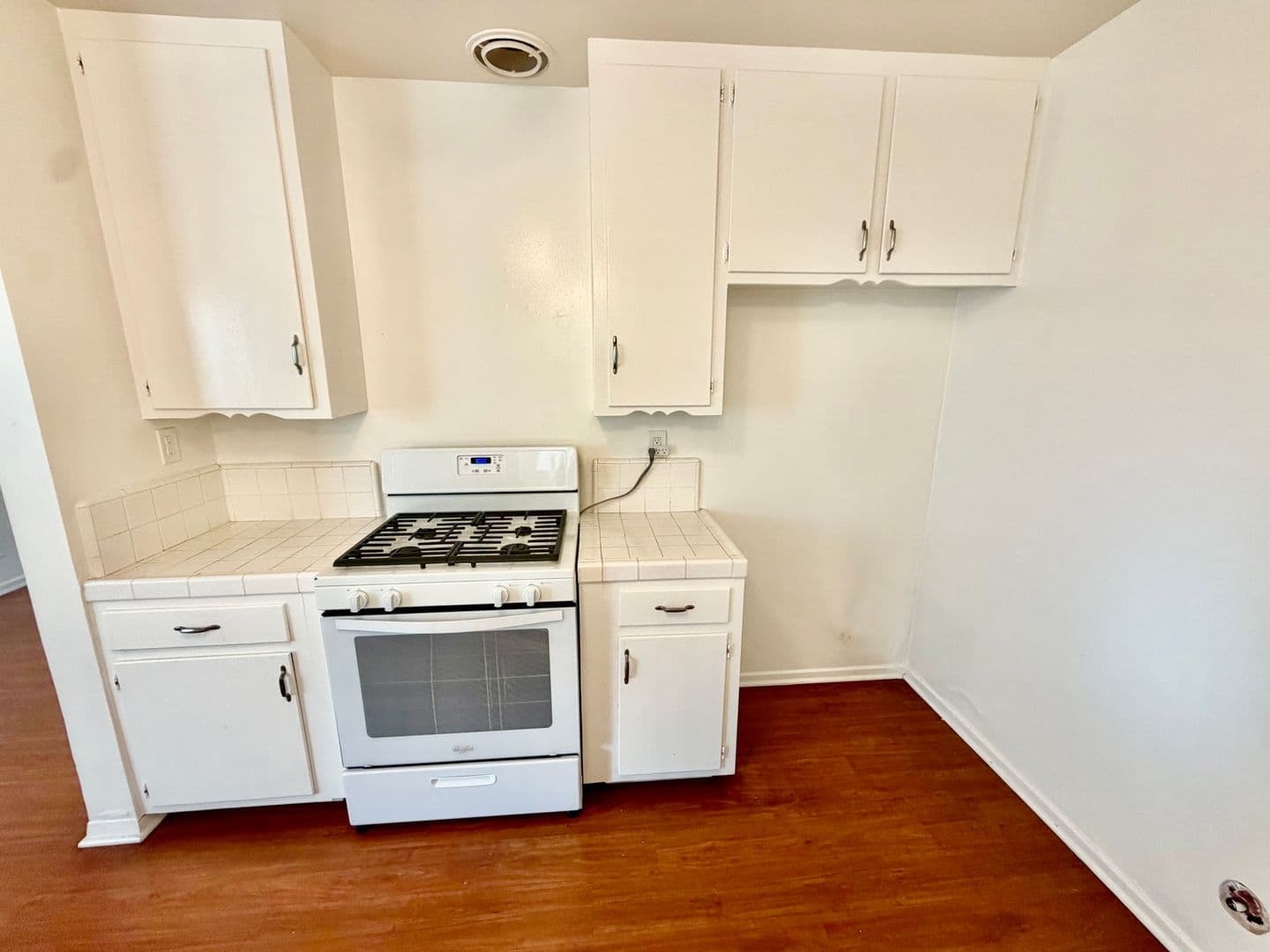 Hermosa Beach Apartment: 304-306 Culper Ct.