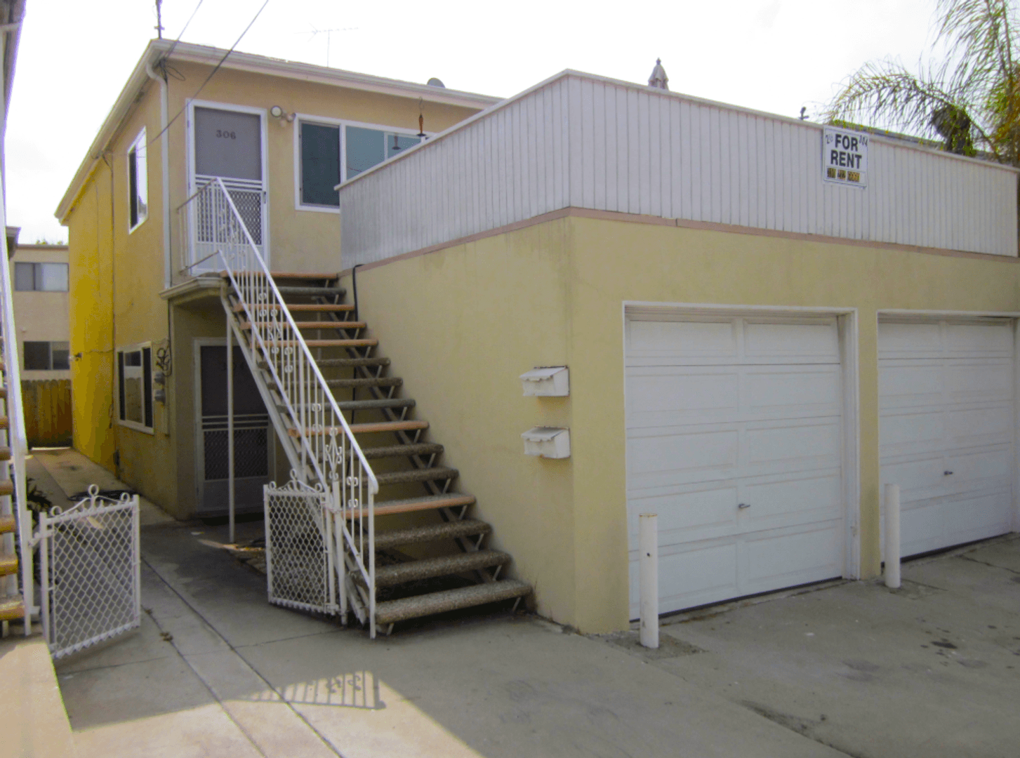 Hermosa Beach Apartment: 304-306 Culper Ct.