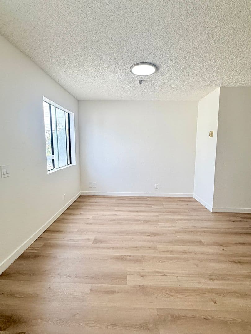 Hawthorne Apartment: 12516 Cranbrook Ave.