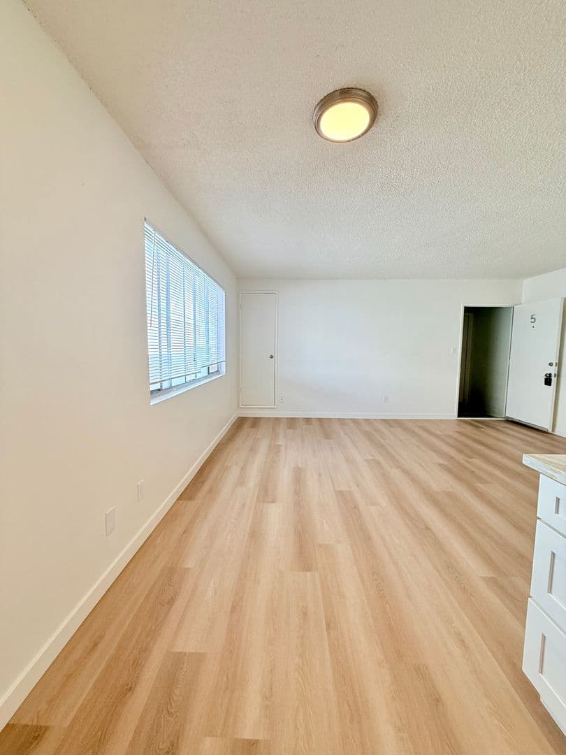 Redondo Beach Apartment: 305 N. Broadway