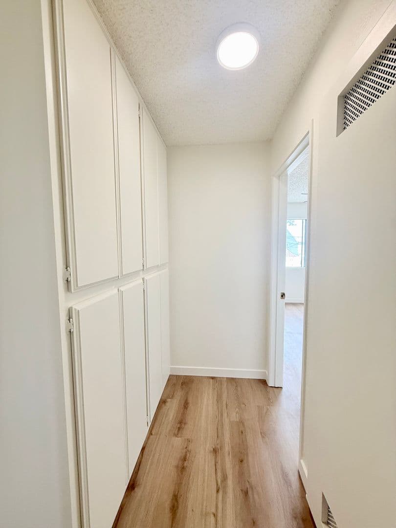 Hawthorne Apartment: 12516 Cranbrook Ave.