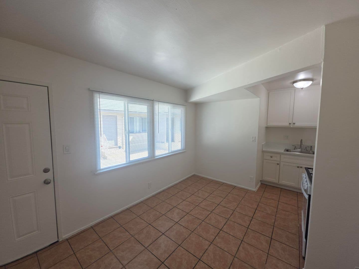 Hawthorne Apartment: 11518 Inglewood Ave