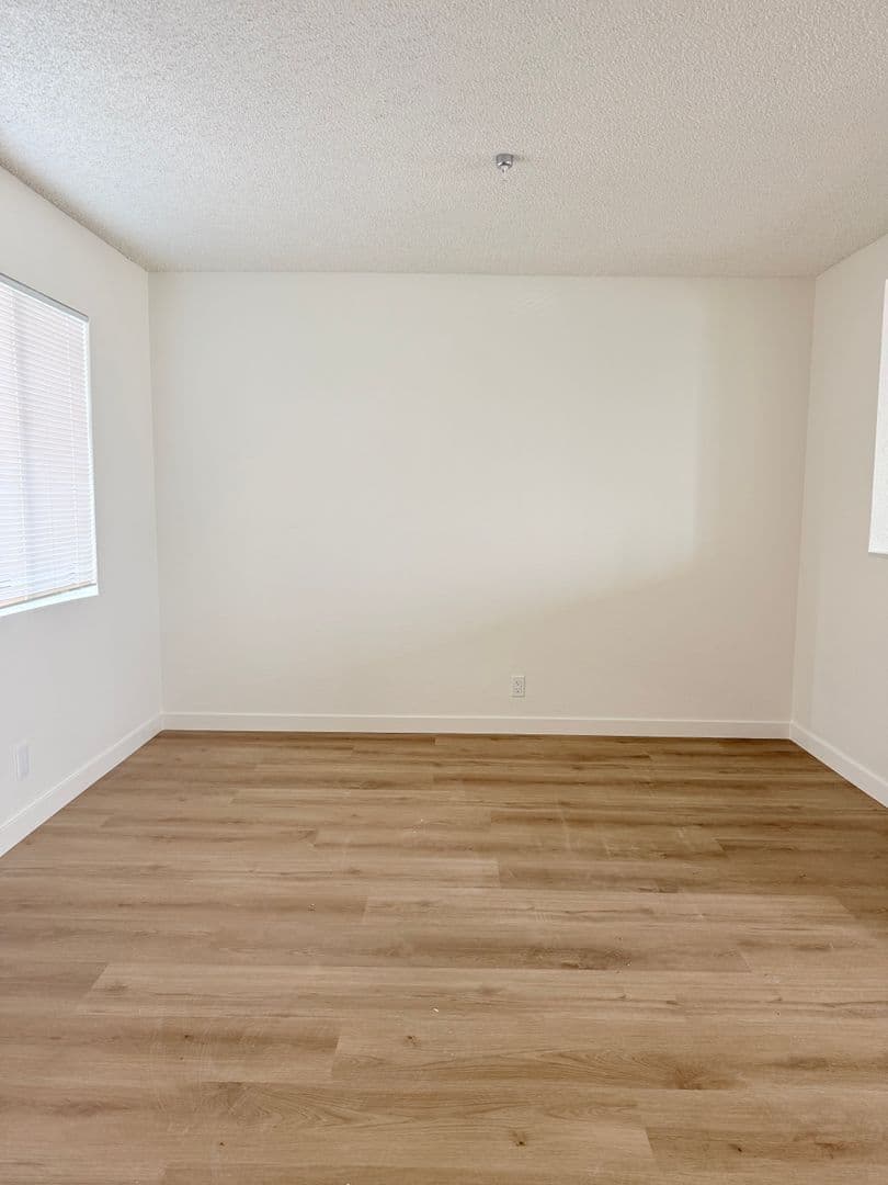 Hawthorne Apartment: 12516 Cranbrook Ave.