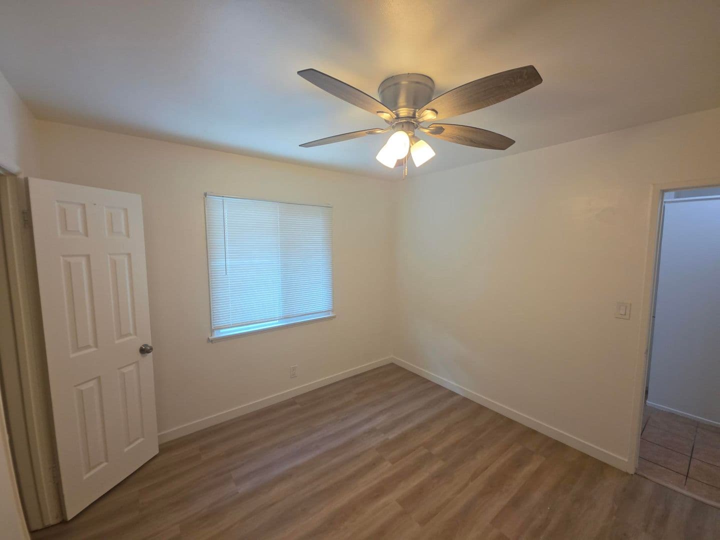 Hawthorne Apartment: 11518 Inglewood Ave