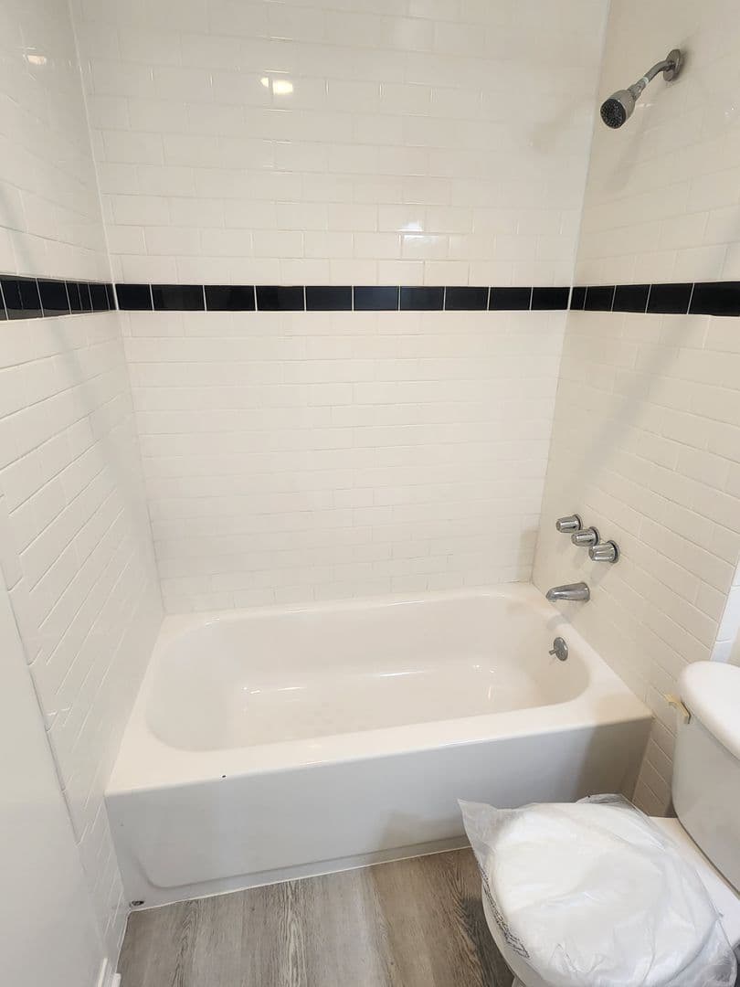 Hawthorne Apartment: 4942-4948 W. 118th Street