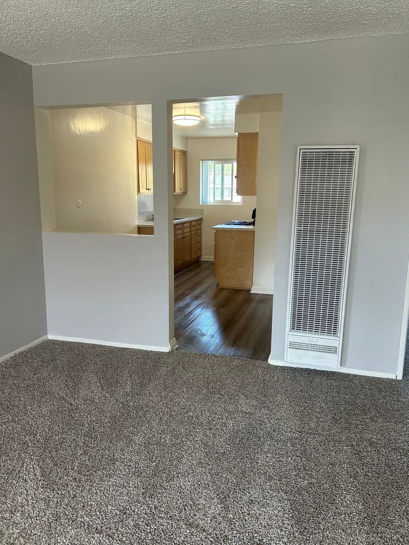 Hawthorne Apartment: 4942-4948 W. 118th Street