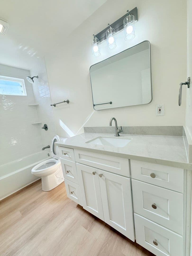 Redondo Beach Apartment: 305 N. Broadway