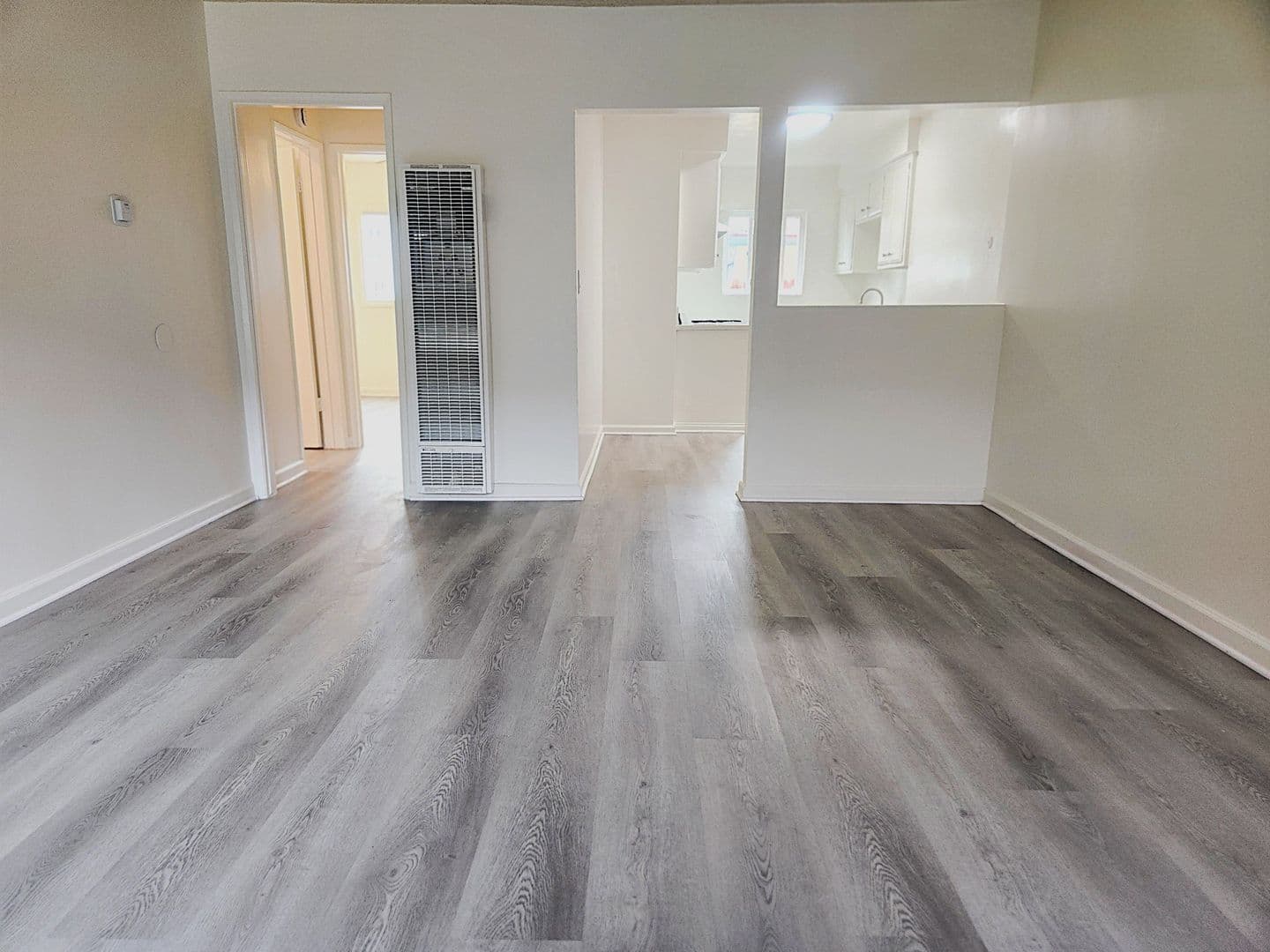 Hawthorne Apartment: 4942-4948 W. 118th Street