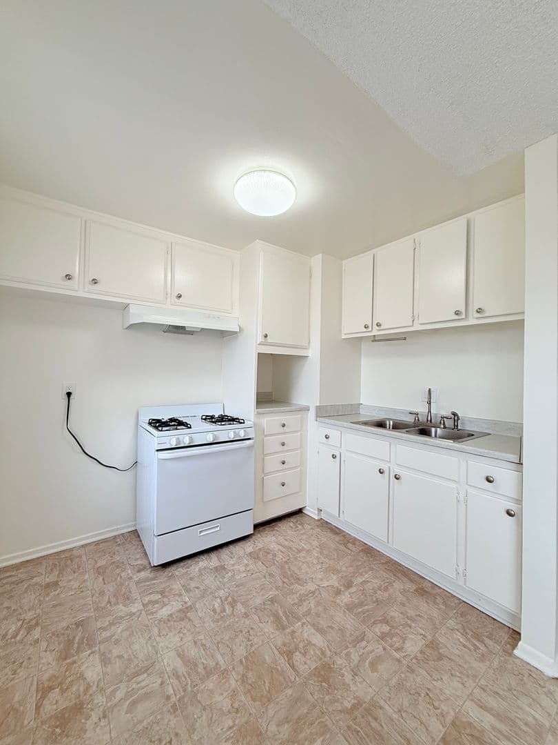 Torrance Apartment: 3455 Emerald Street