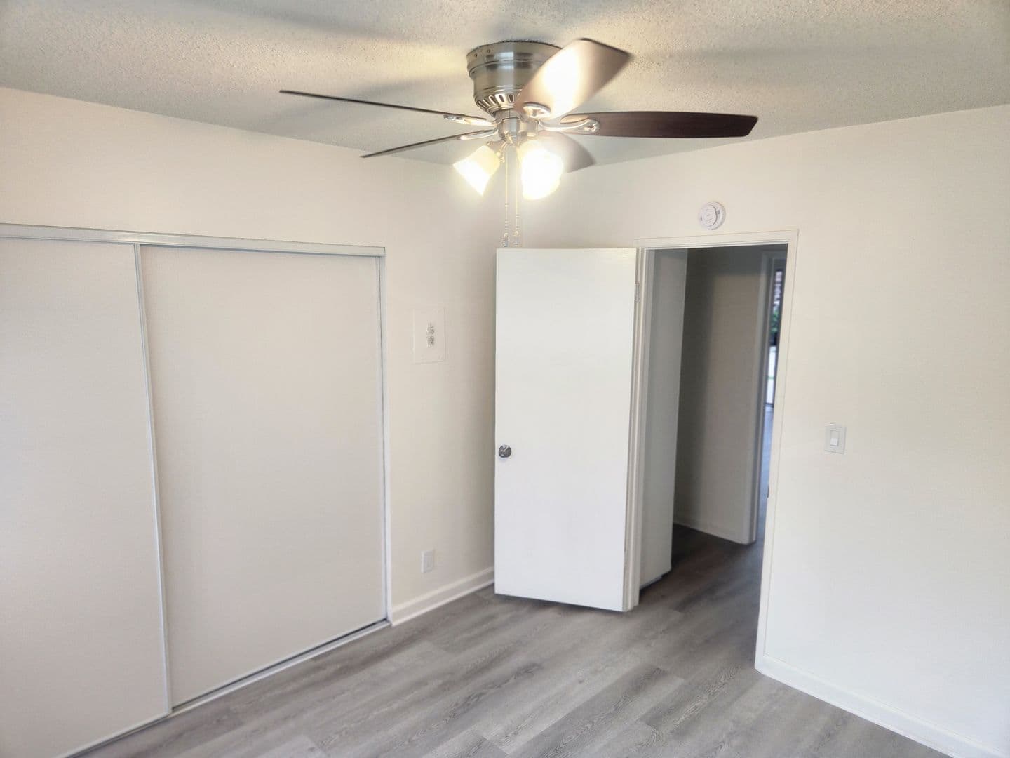 Hawthorne Apartment: 4942-4948 W. 118th Street