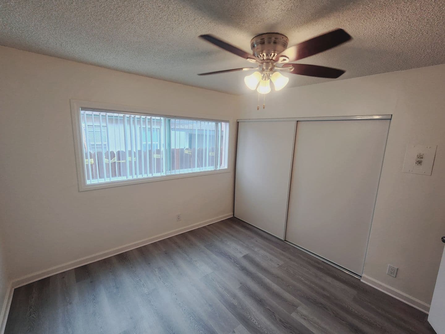 Hawthorne Apartment: 4942-4948 W. 118th Street