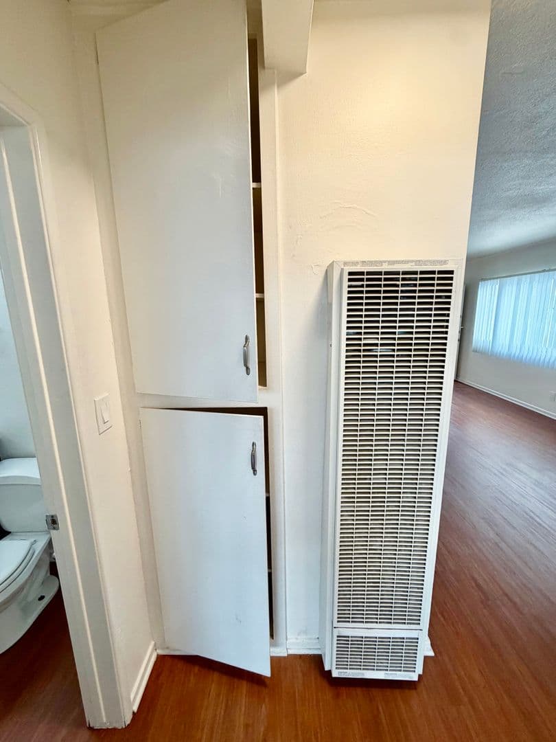 Hermosa Beach Apartment: 304-306 Culper Ct.
