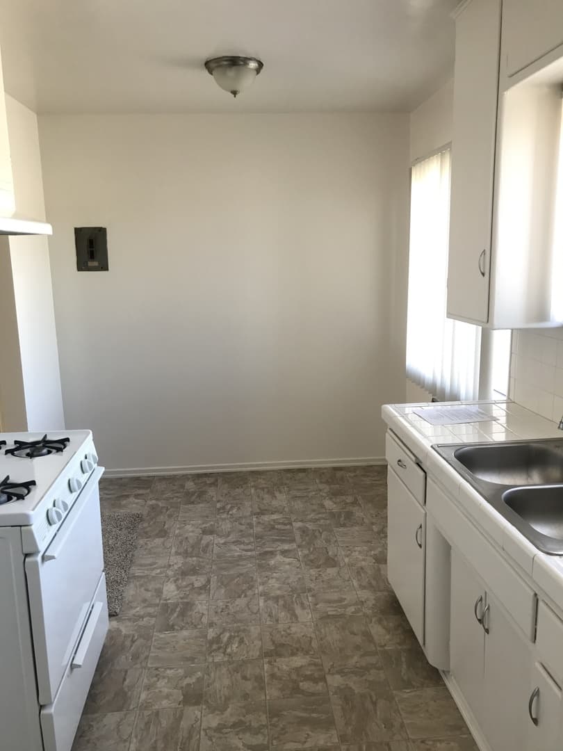 Hawthorne Apartment: 11526 Inglewood Ave
