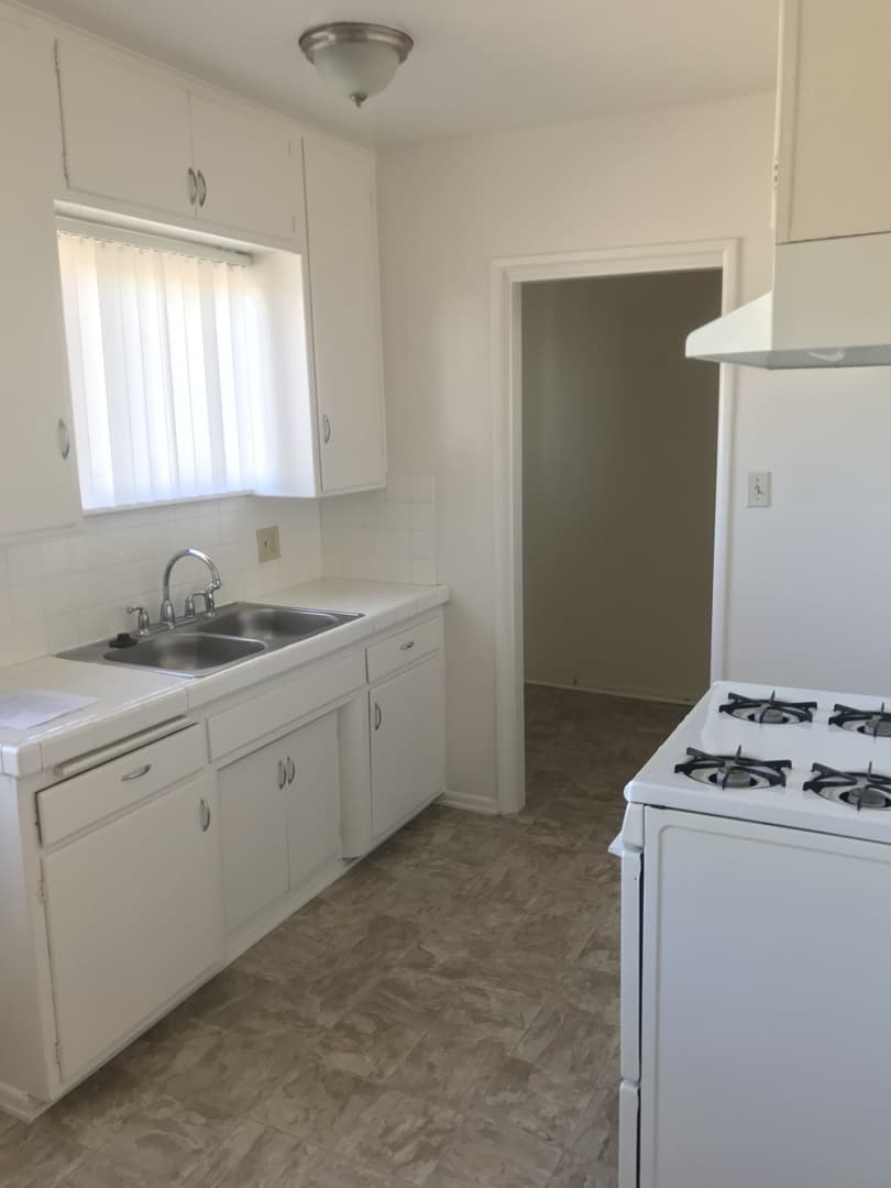 Hawthorne Apartment: 11526 Inglewood Ave