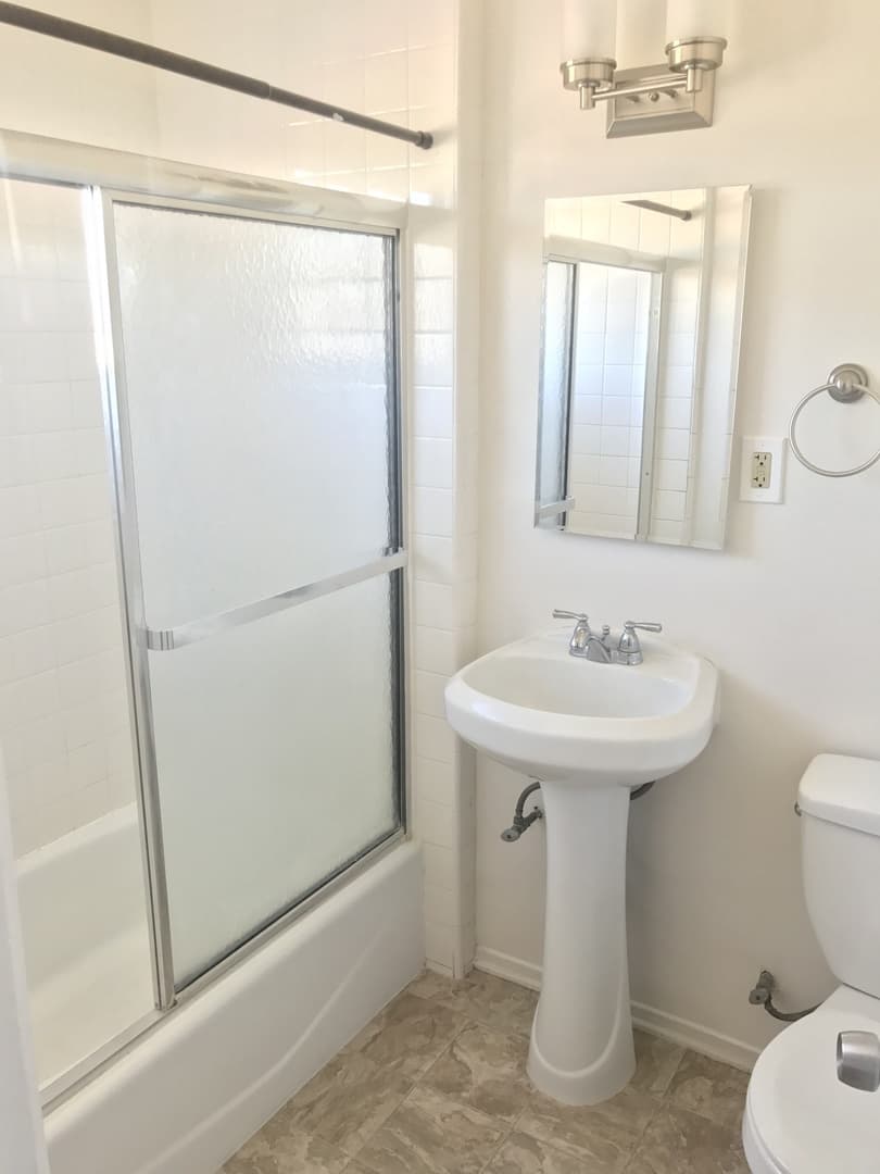 Hawthorne Apartment: 11526 Inglewood Ave