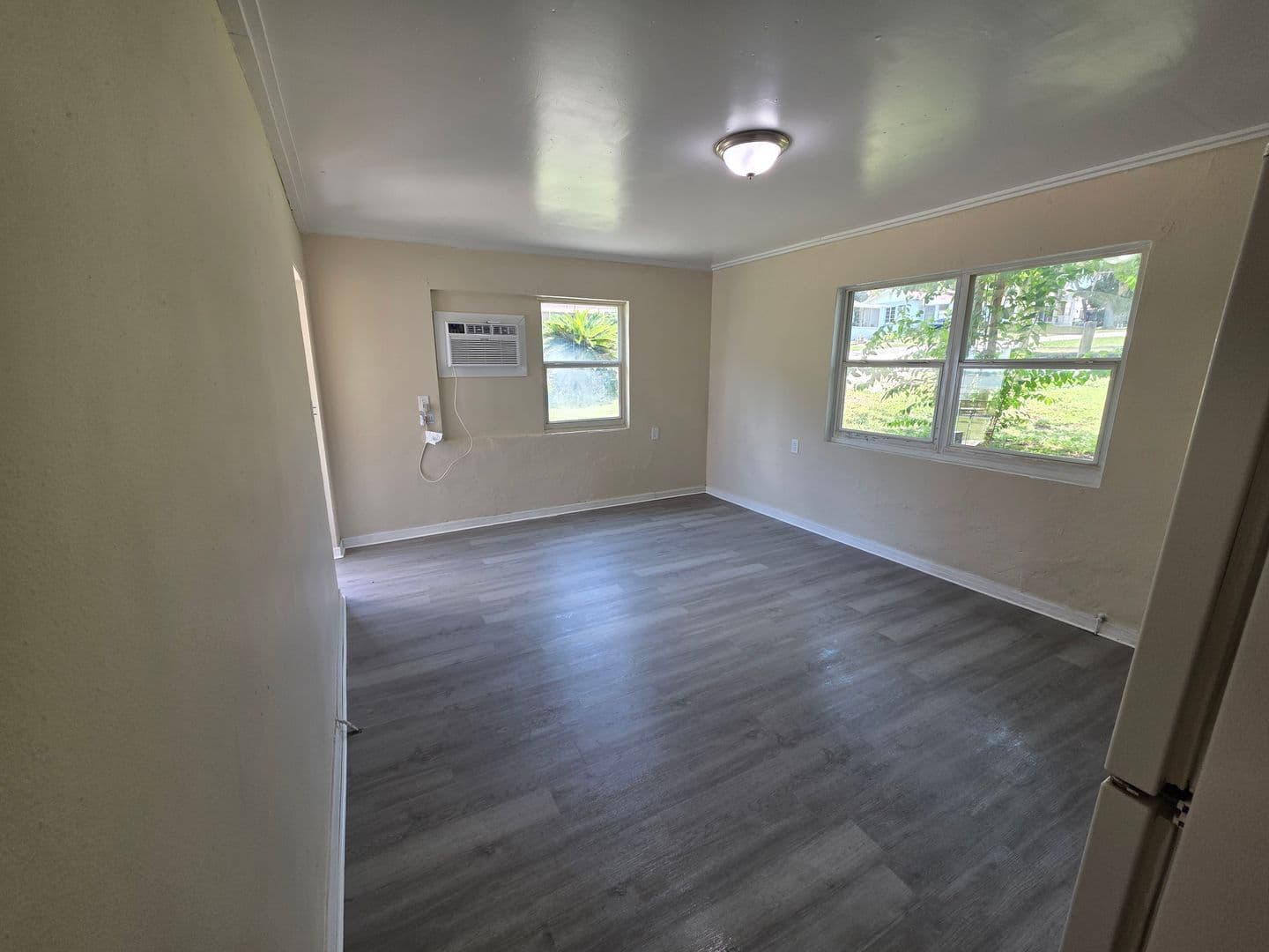 Leesburg Apartment: 1414 North Lakeview Avenue