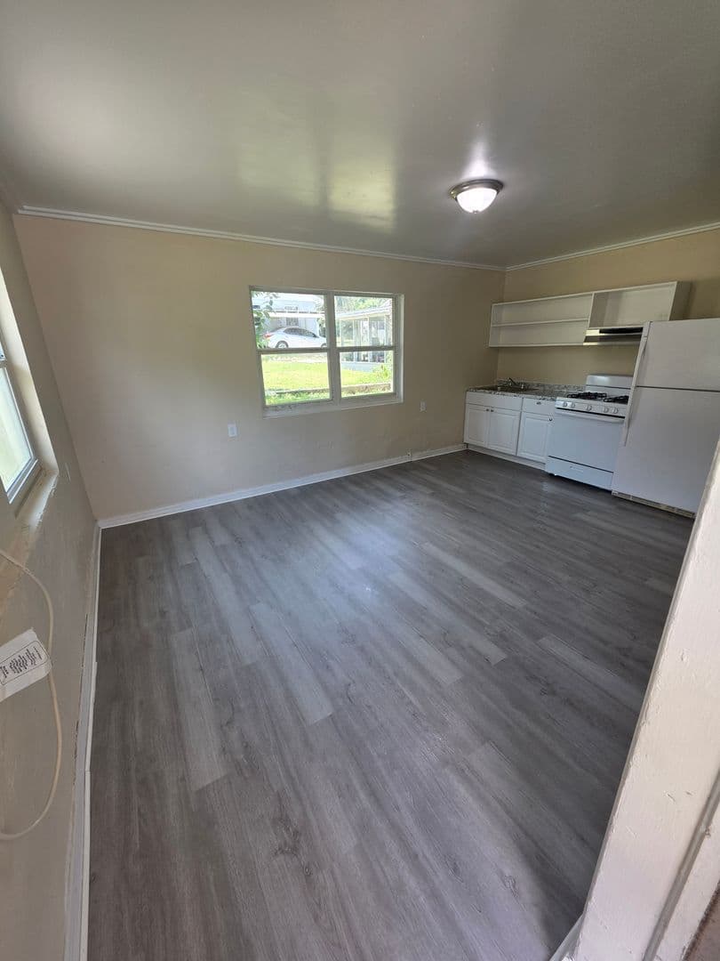 Leesburg Apartment: 1414 North Lakeview Avenue