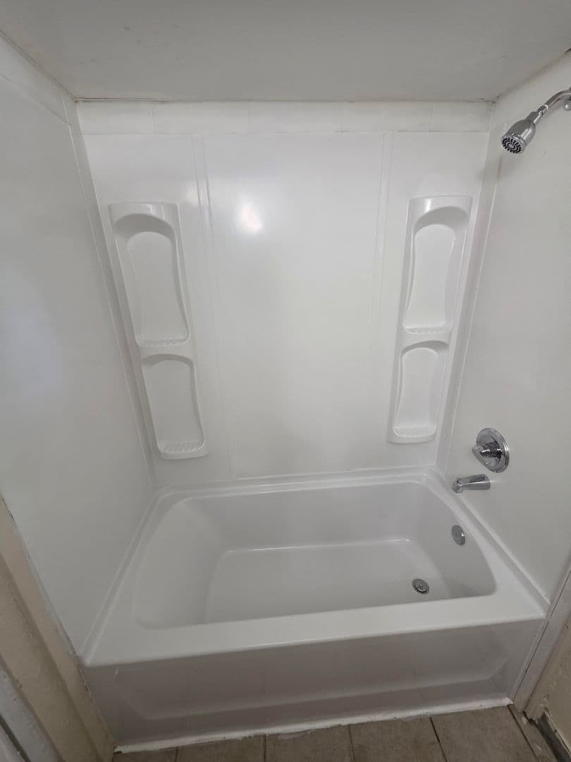 Leesburg Apartment: 1414 North Lakeview Avenue
