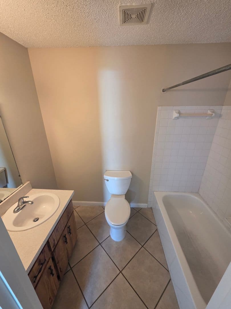 Ocala Apartment: 5111 SE 29th St.