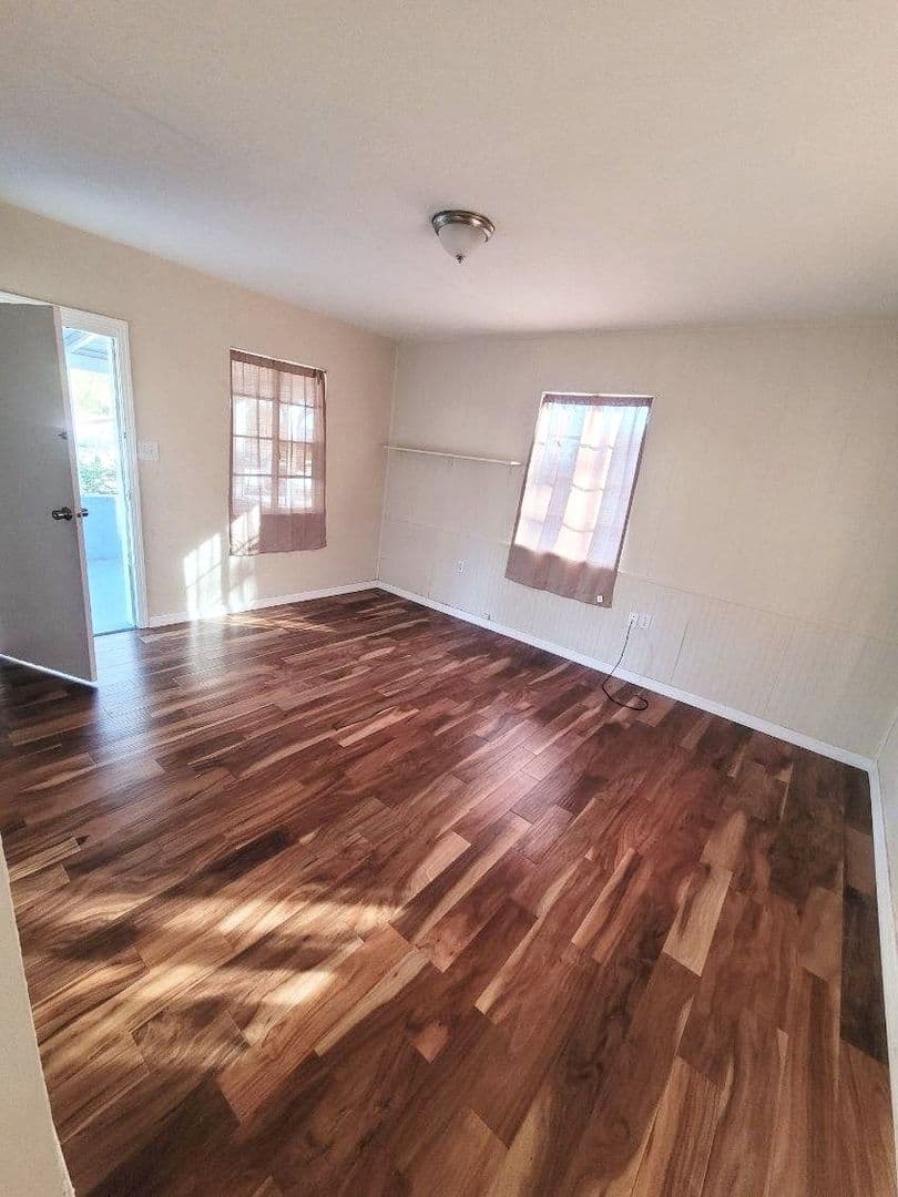 Leesburg Apartment: 1414 North Lakeview Avenue