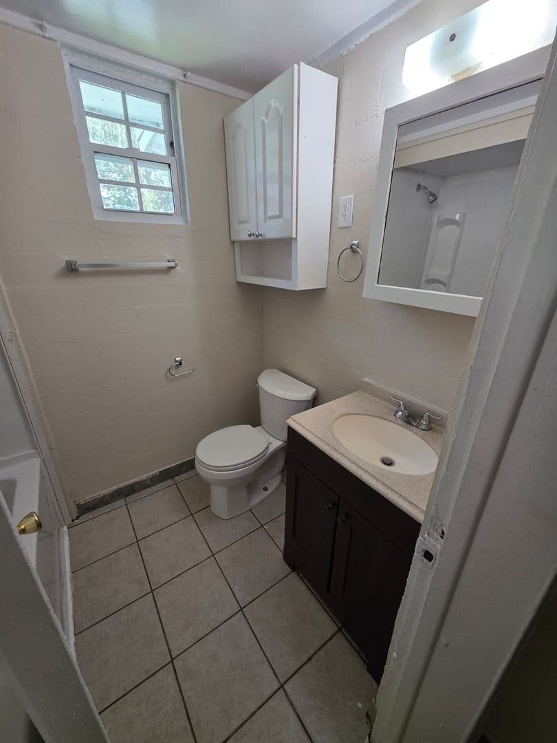 Leesburg Apartment: 1414 North Lakeview Avenue
