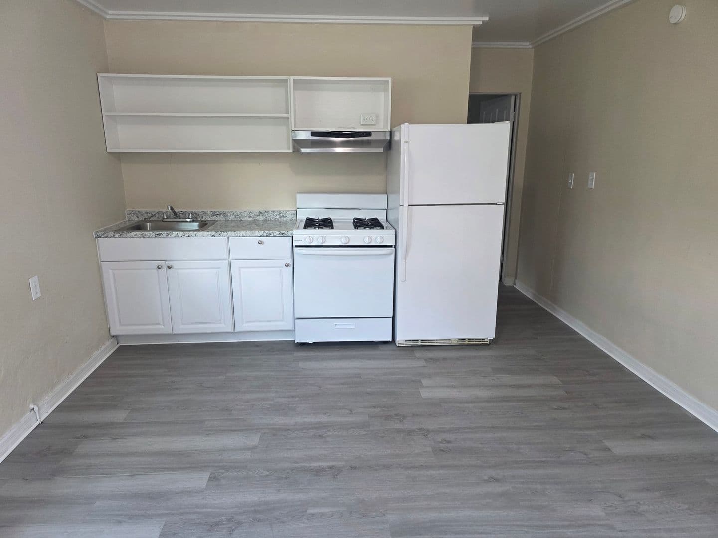 Leesburg Apartment: 1414 North Lakeview Avenue