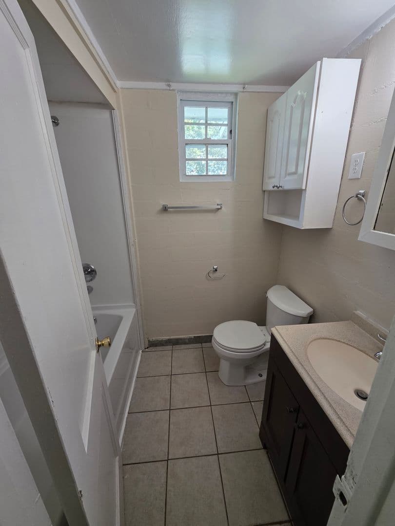 Leesburg Apartment: 1414 North Lakeview Avenue