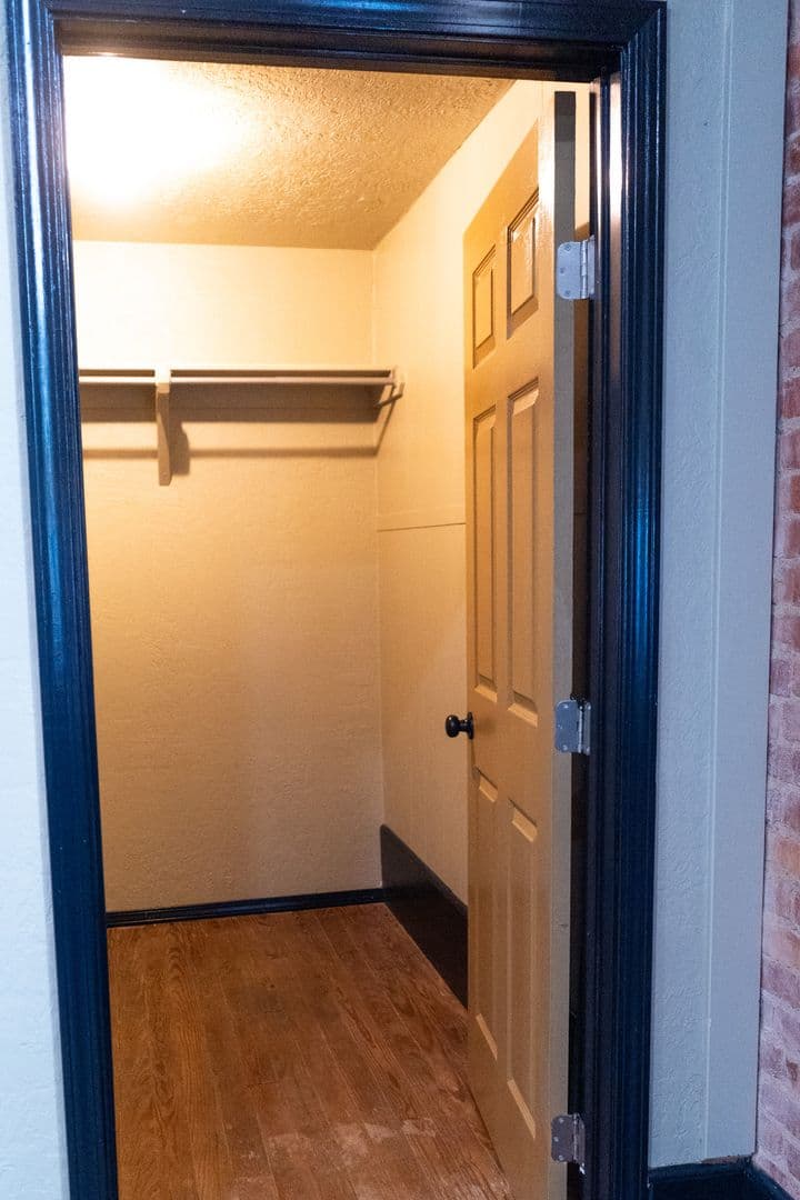 Lexington Apartment: 102 East Main St