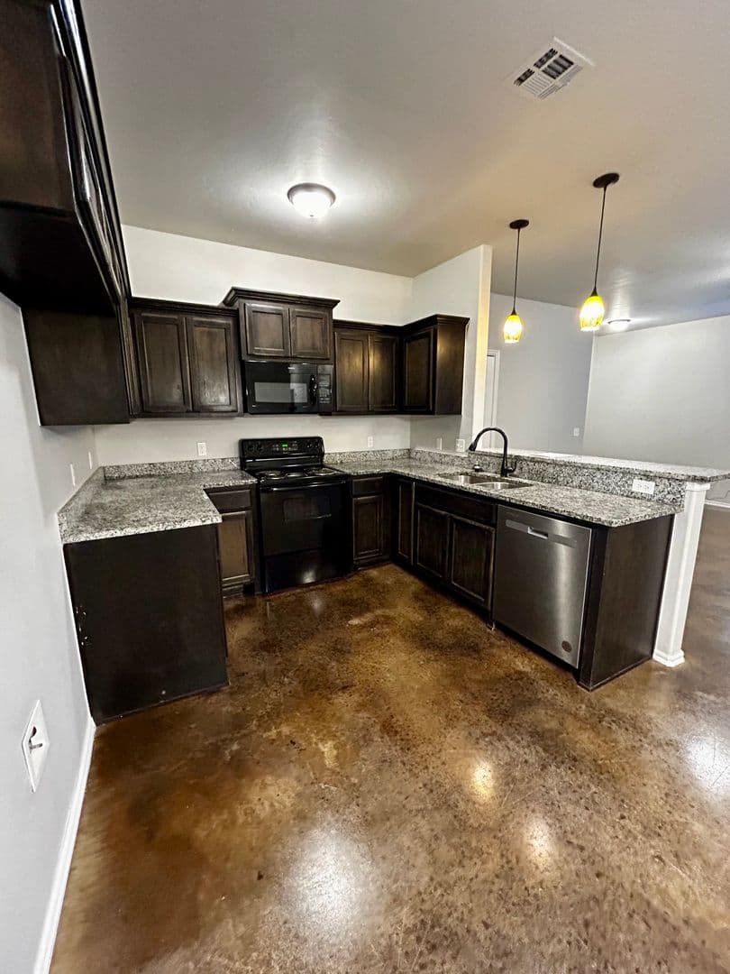 El Reno House: 1833 Cypress Lane