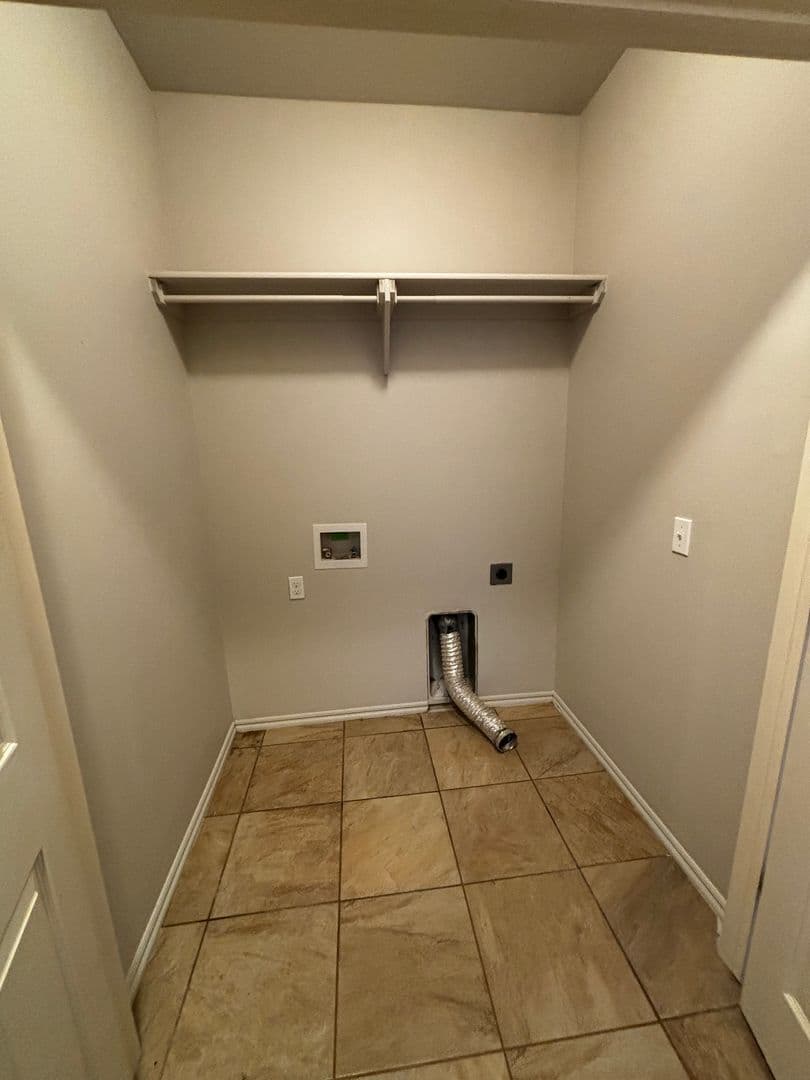 Yukon House: 1304 B Garden Gate Dr