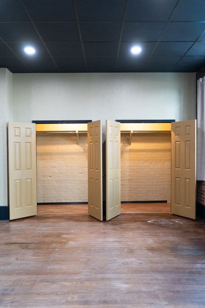 Lexington Apartment: 102 East Main St
