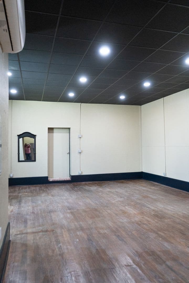Lexington Apartment: 102 East Main St