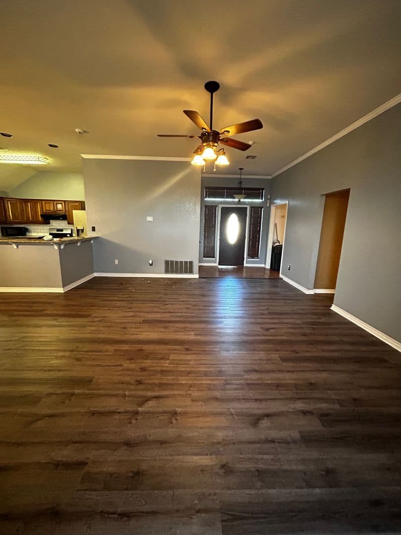 Yukon House: 958 Hilltop Mansion
