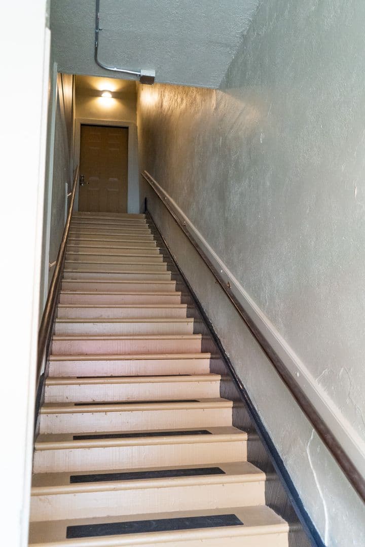 Lexington Apartment: 102 East Main St