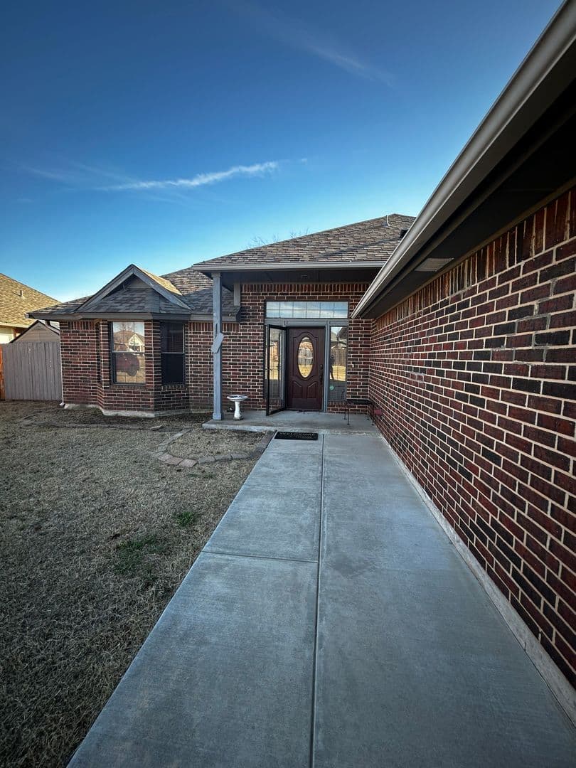 Yukon House: 958 Hilltop Mansion