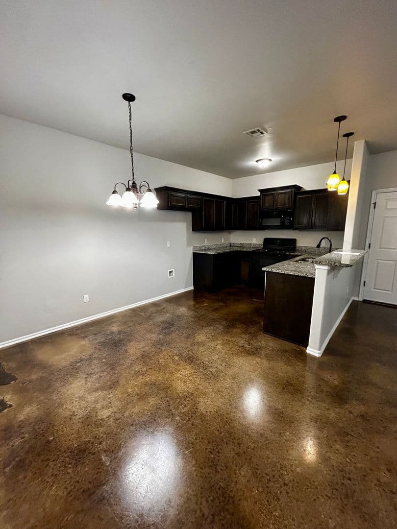 El Reno House: 1833 Cypress Lane