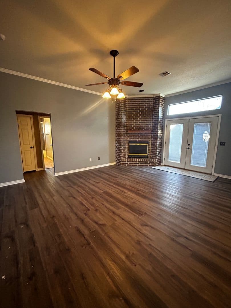 Yukon House: 958 Hilltop Mansion