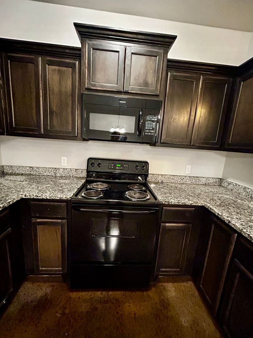 El Reno House: 1833 Cypress Lane