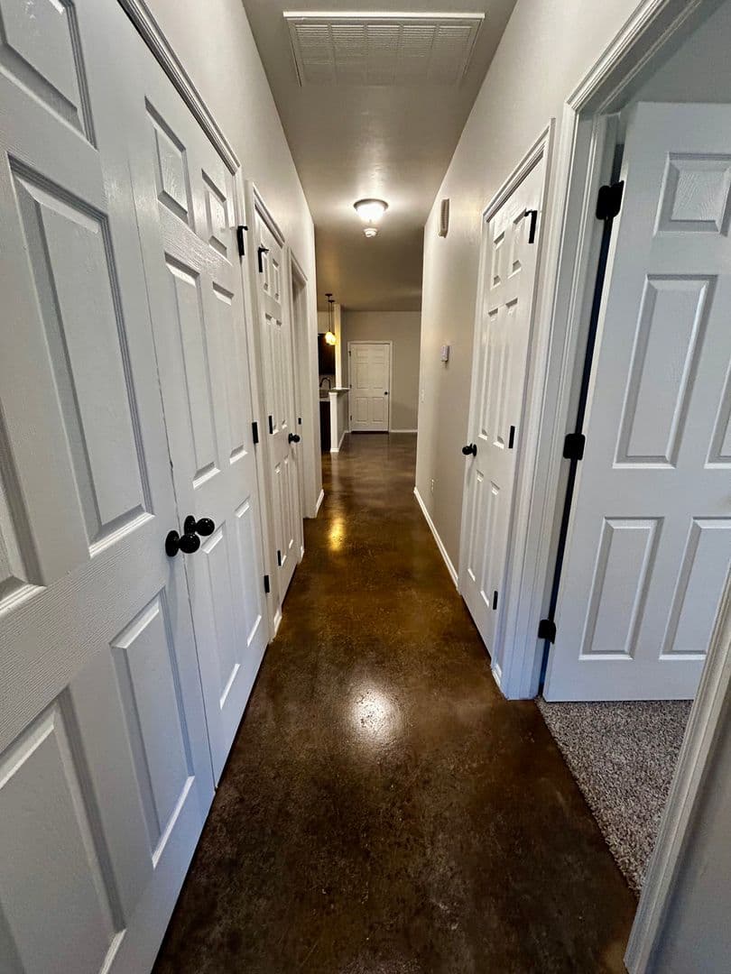 El Reno House: 1833 Cypress Lane