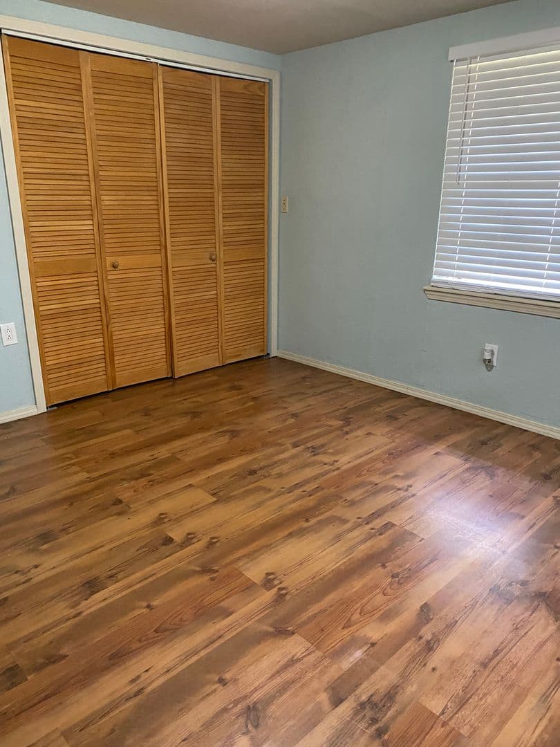 Purcell House: 827 W Brule Street