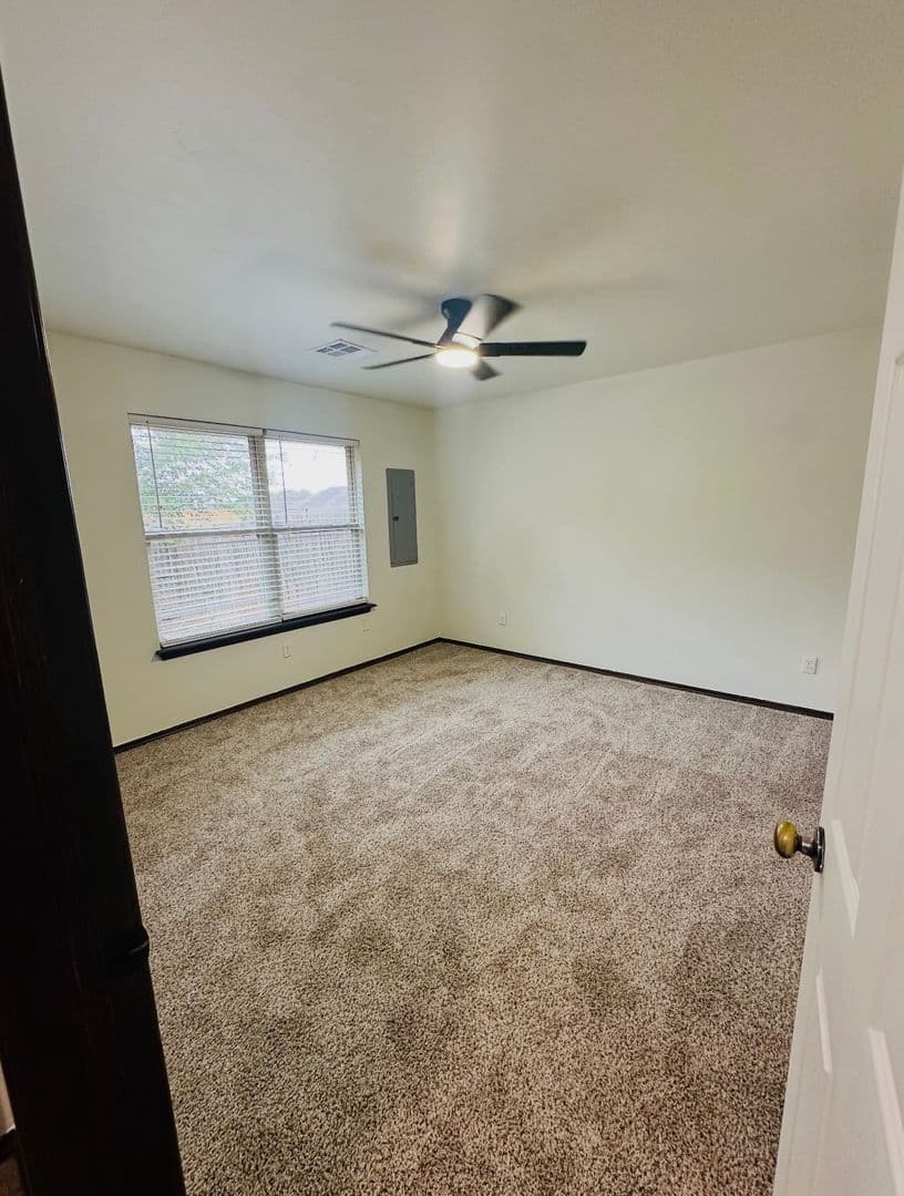 Newcastle House: 703 NE 21st Terrace