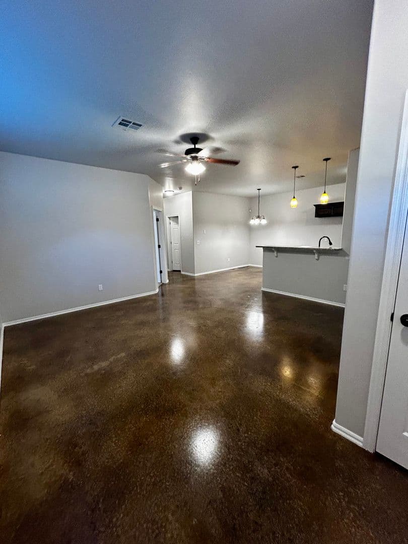 El Reno House: 1833 Cypress Lane
