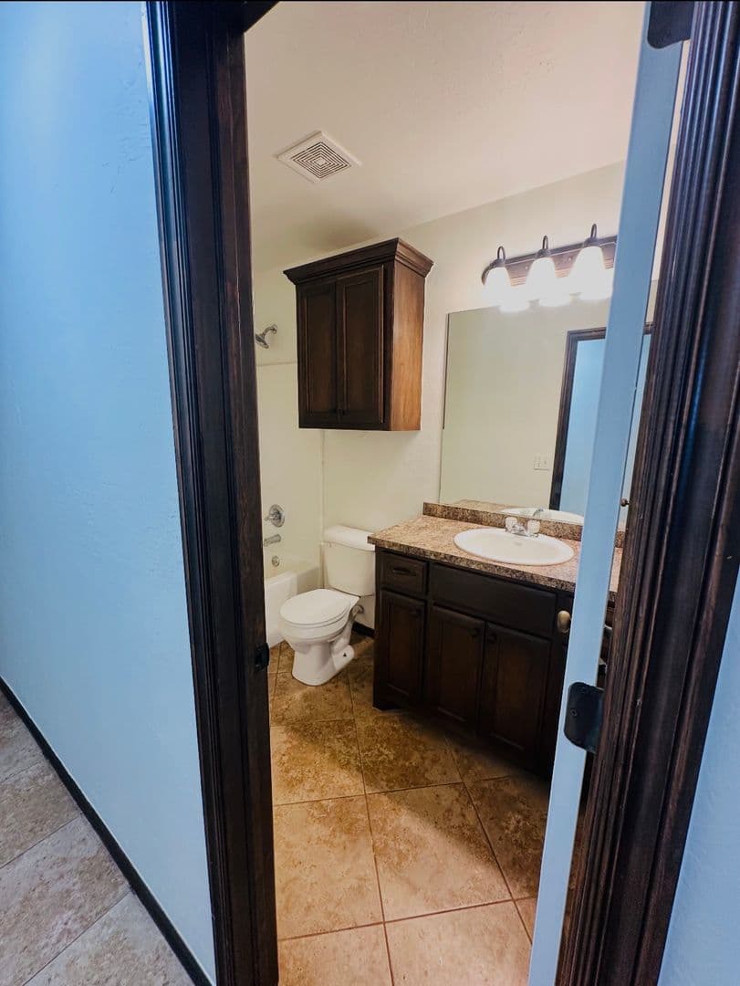 Newcastle House: 703 NE 21st Terrace