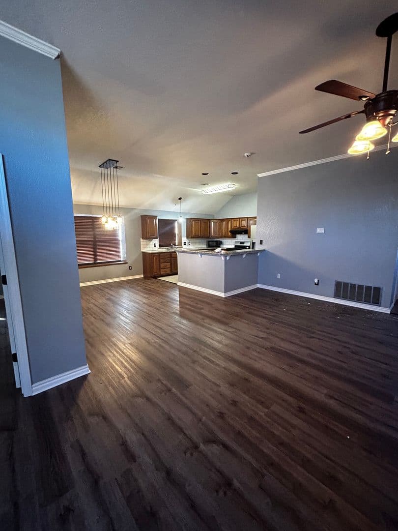 Yukon House: 958 Hilltop Mansion