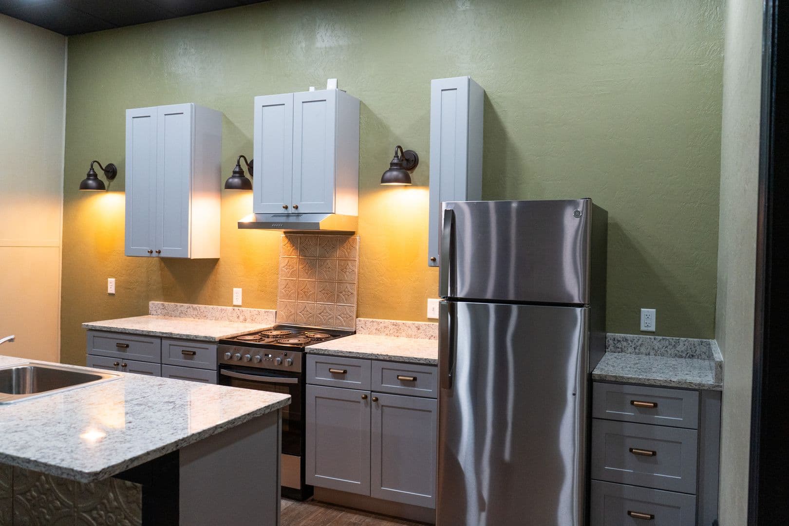 Lexington Apartment: 102 East Main St