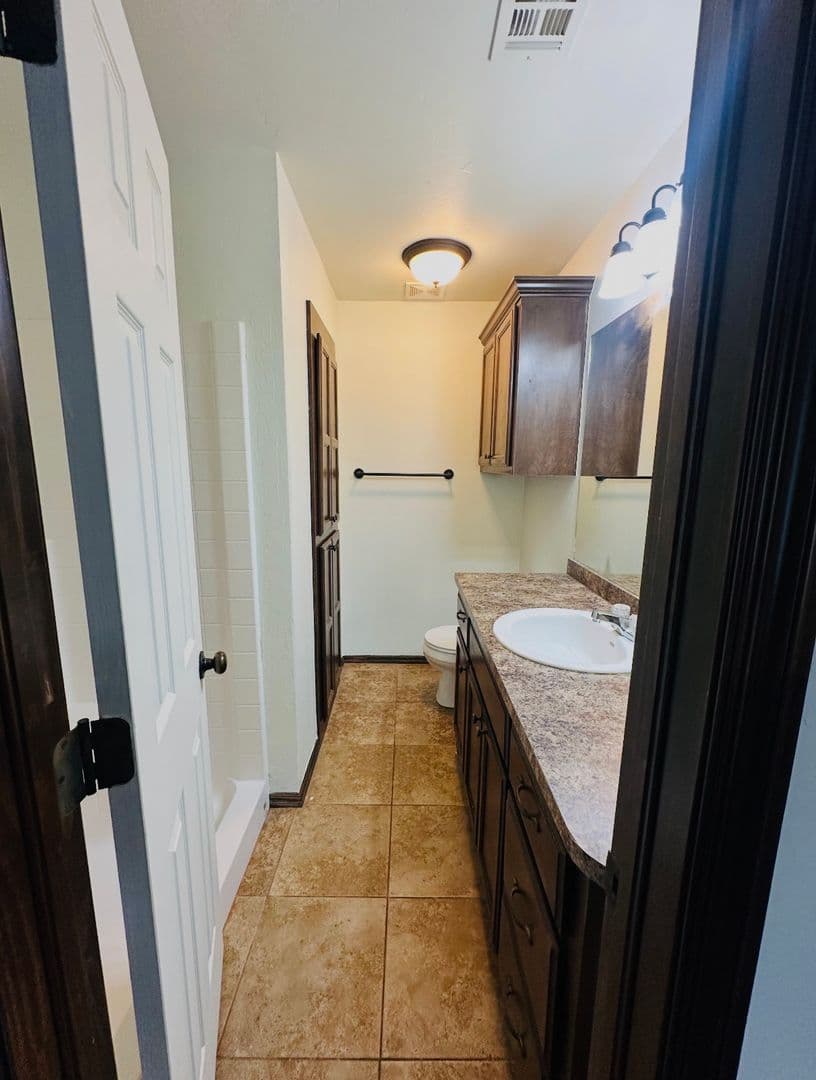 Newcastle House: 703 NE 21st Terrace
