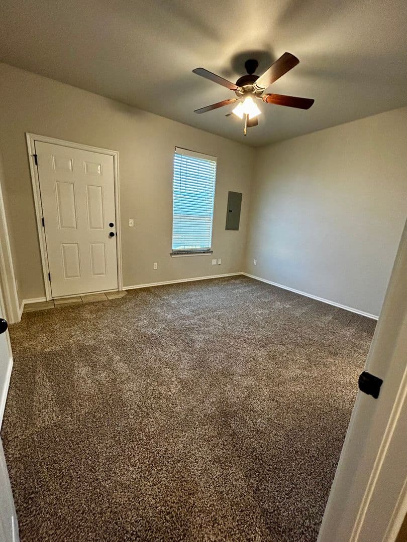 El Reno House: 1833 Cypress Lane