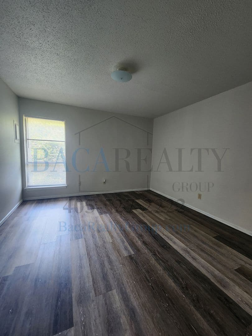 Norman Condo: 2258 Donna Drive