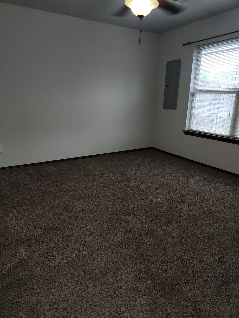 Newcastle House: 709 NE 21st Terrace